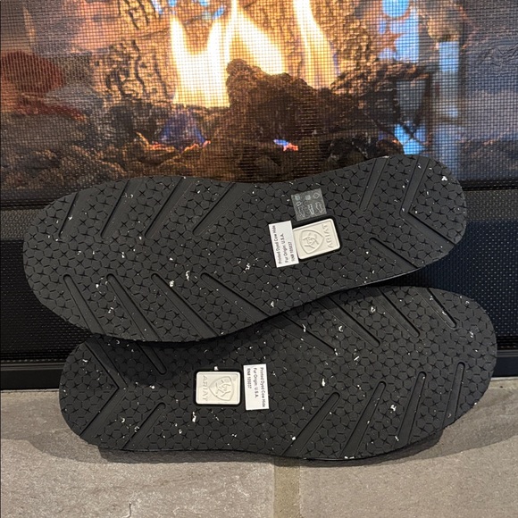 Ariat Cruiser Black Suede Black & White Hair On - Picture 8 of 10